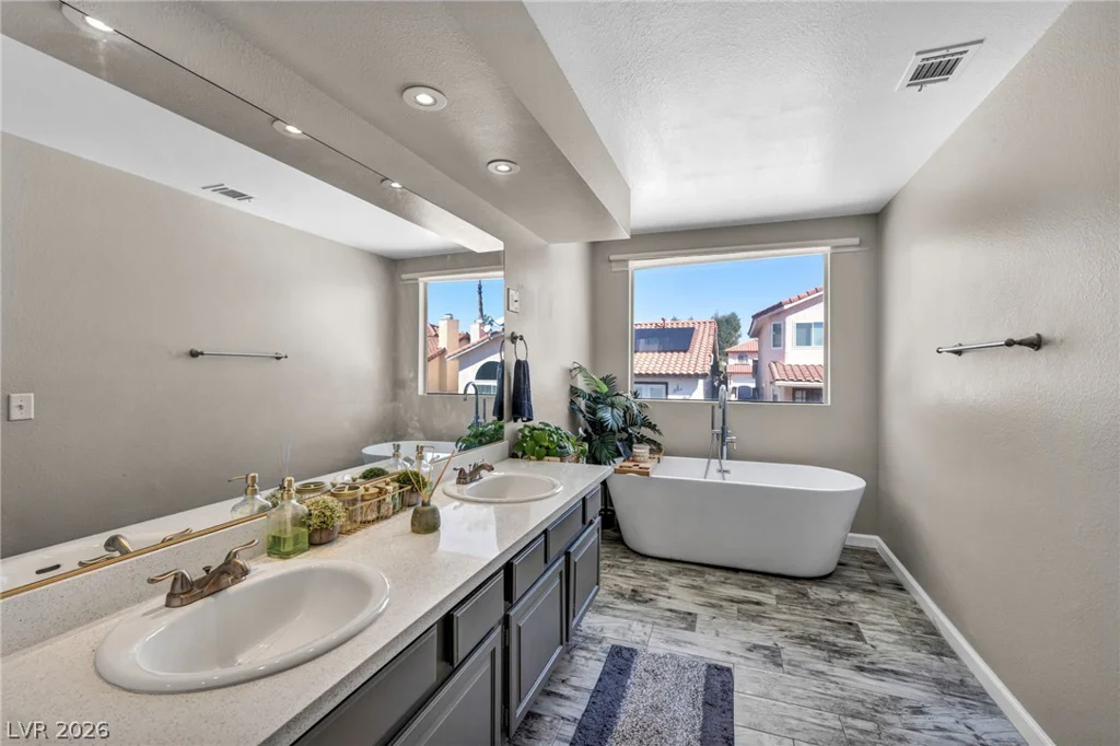 9008 Pebble Shore, Las Vegas, NV 89117