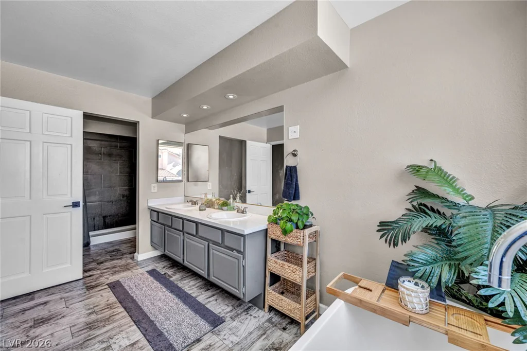 9008 Pebble Shore, Las Vegas, NV 89117