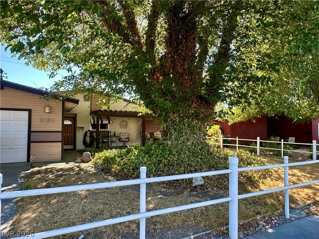 2104 Valley, Las Vegas, NV 89108