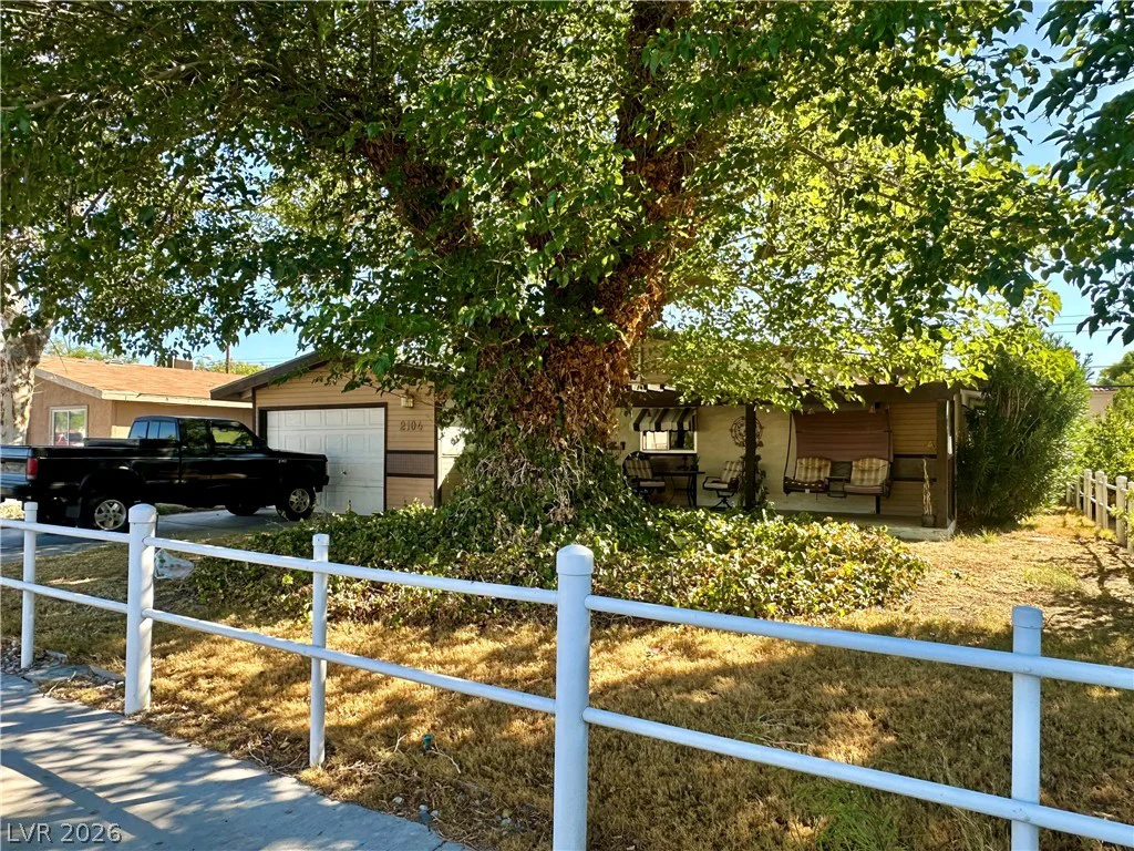 2104 Valley, Las Vegas, NV 89108