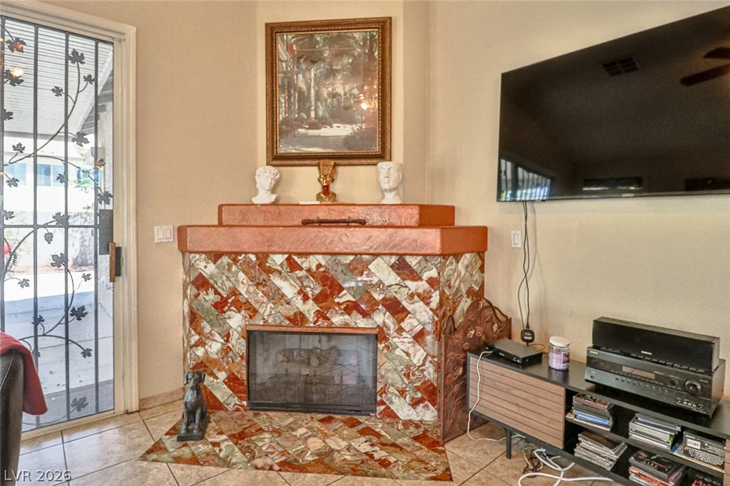 5752 Shermer, Las Vegas, NV 89120