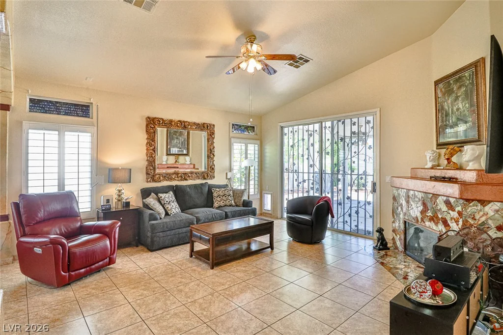 5752 Shermer, Las Vegas, NV 89120