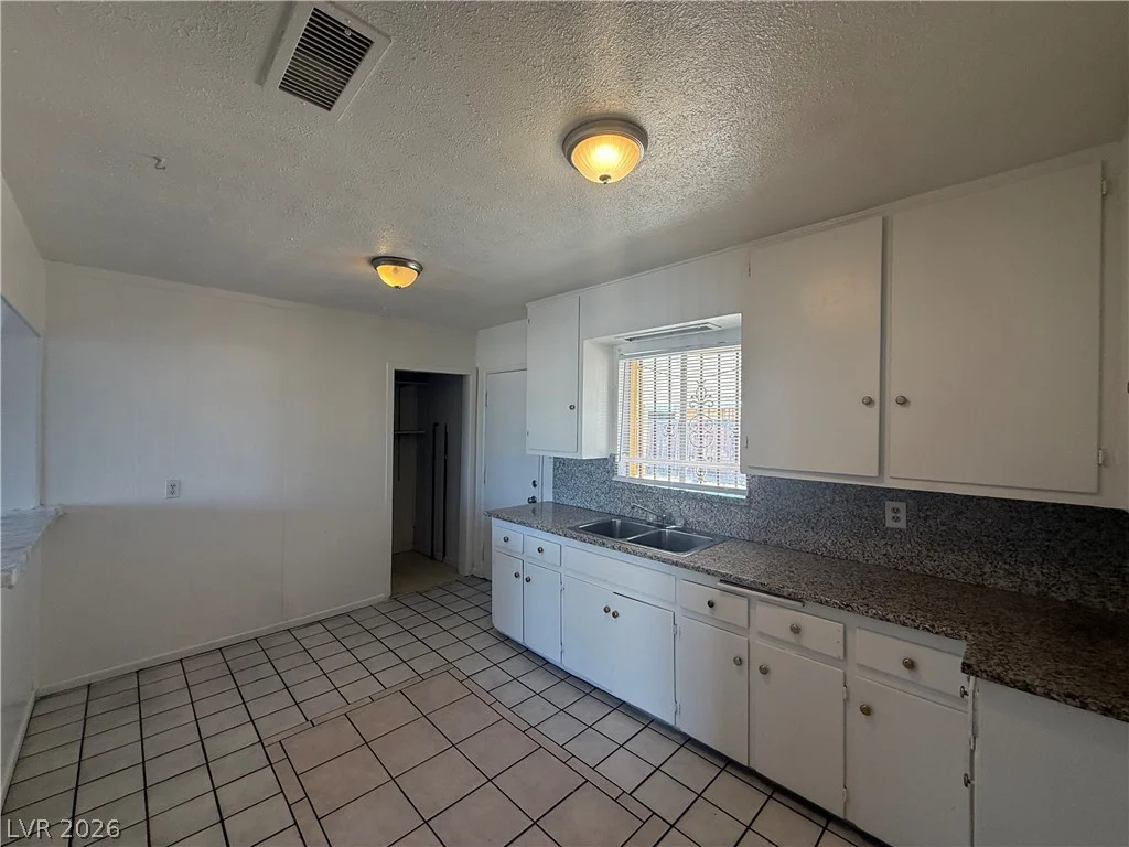 1812 9th, Las Vegas, NV 89104