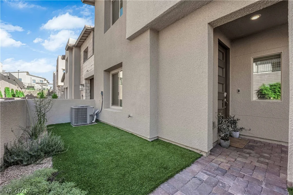 600 Carriage Hill, Las Vegas, NV 89138