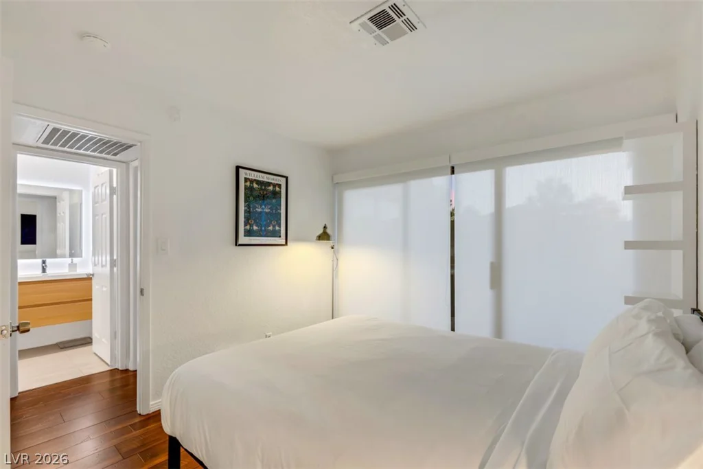 5036 Rainbow, Las Vegas, NV 89118