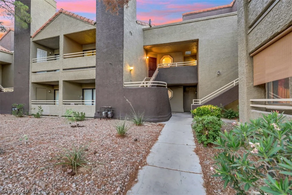 5036 Rainbow, Las Vegas, NV 89118