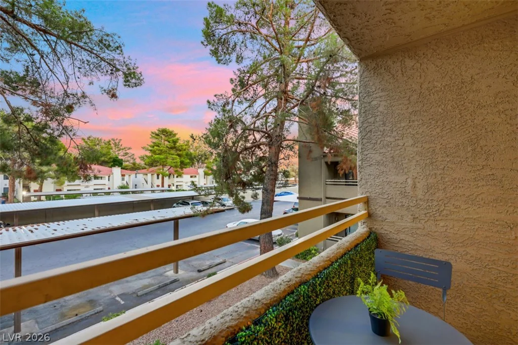 5036 Rainbow, Las Vegas, NV 89118