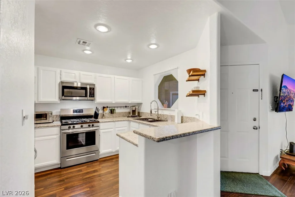 5036 Rainbow, Las Vegas, NV 89118