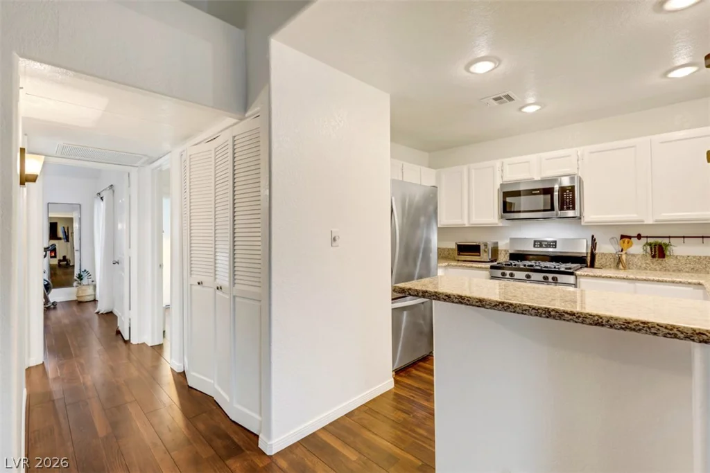 5036 Rainbow, Las Vegas, NV 89118