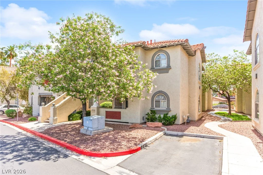 6832 Elm Creek, Las Vegas, NV 89108