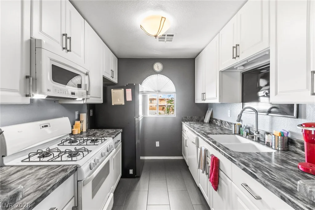6832 Elm Creek, Las Vegas, NV 89108