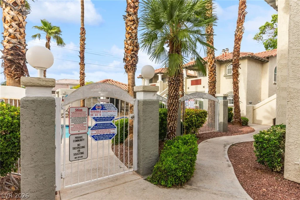 6832 Elm Creek, Las Vegas, NV 89108