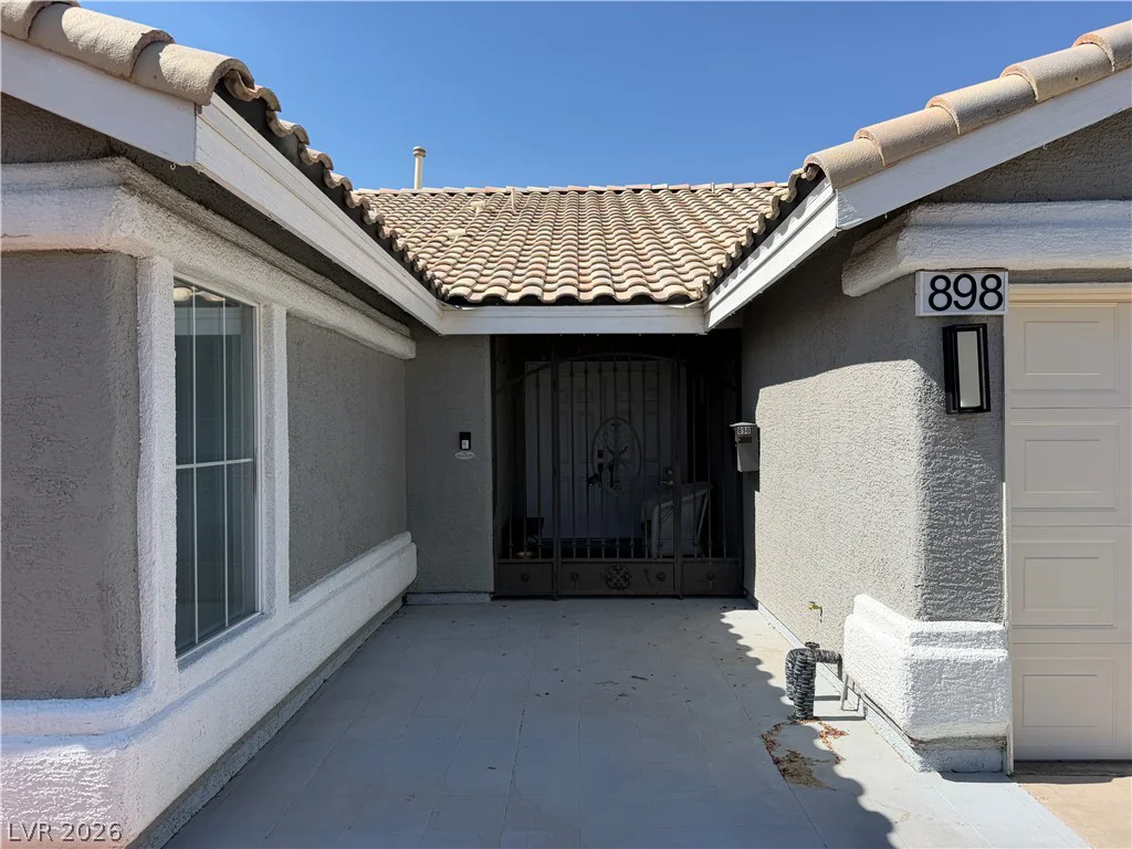 898 Robindale, Las Vegas, NV 89123