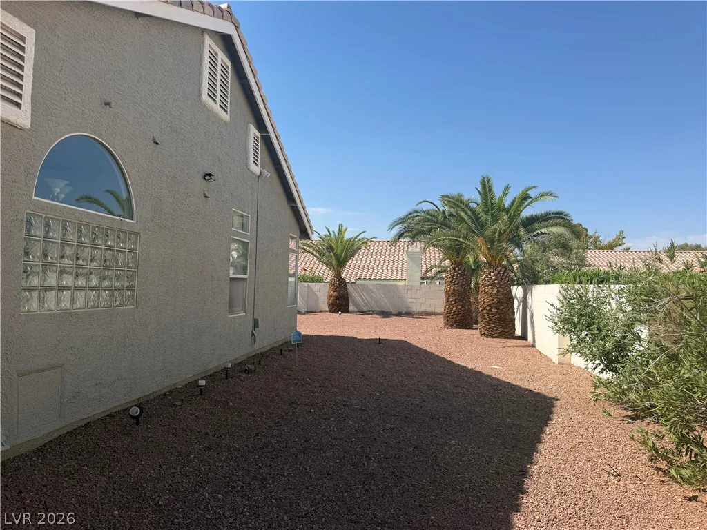 898 Robindale, Las Vegas, NV 89123