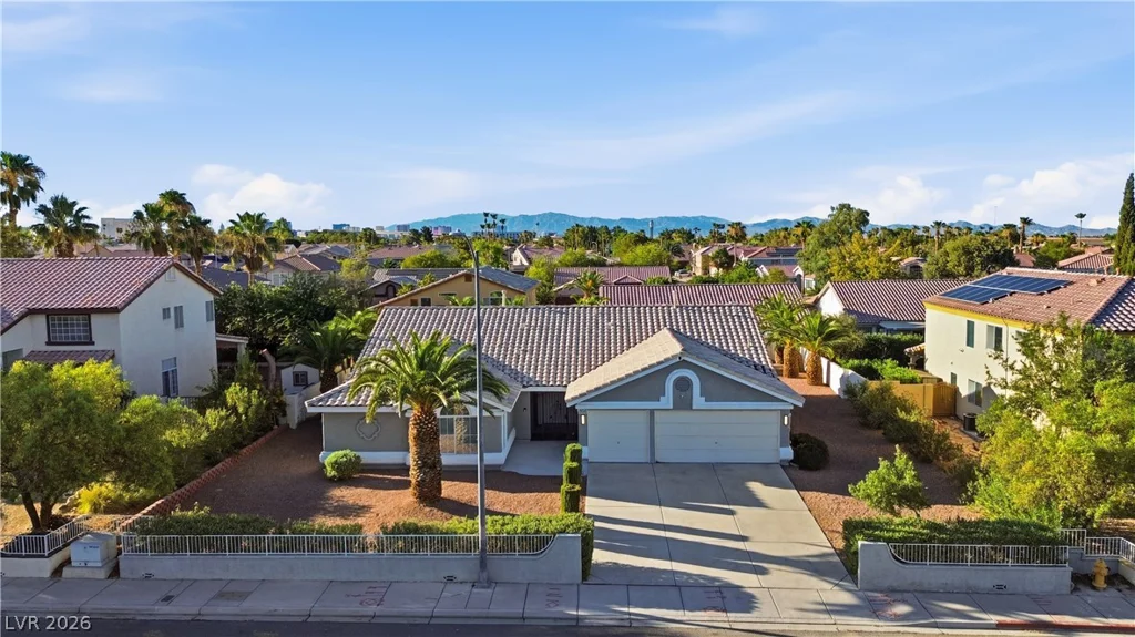 898 Robindale, Las Vegas, NV 89123