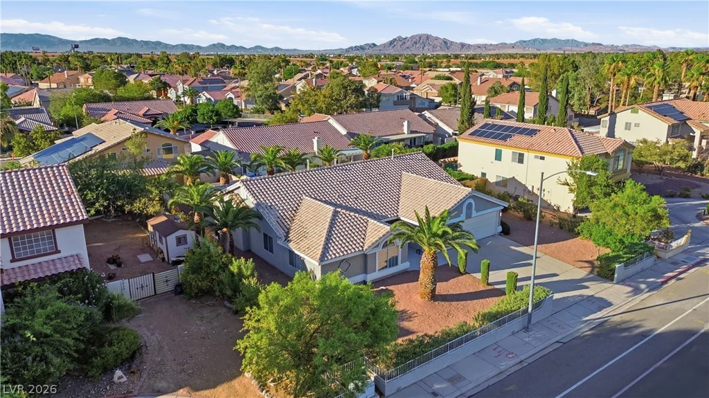 898 Robindale, Las Vegas, NV 89123