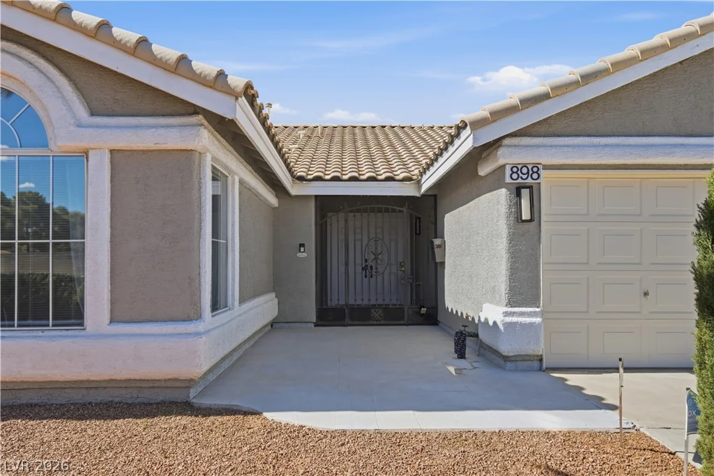 898 Robindale, Las Vegas, NV 89123