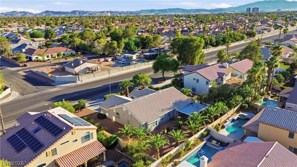 898 Robindale, Las Vegas, NV 89123