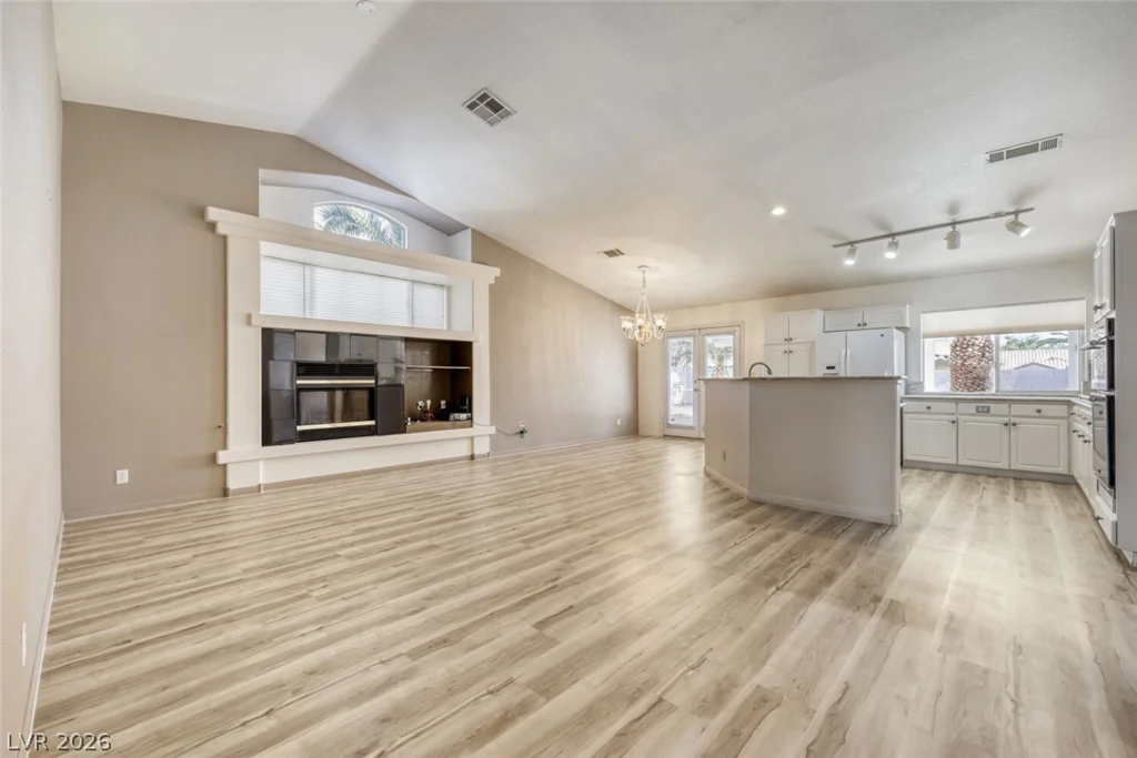 898 Robindale, Las Vegas, NV 89123