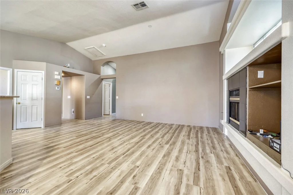 898 Robindale, Las Vegas, NV 89123