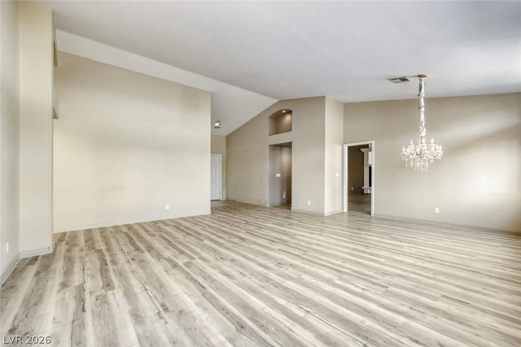 898 Robindale, Las Vegas, NV 89123
