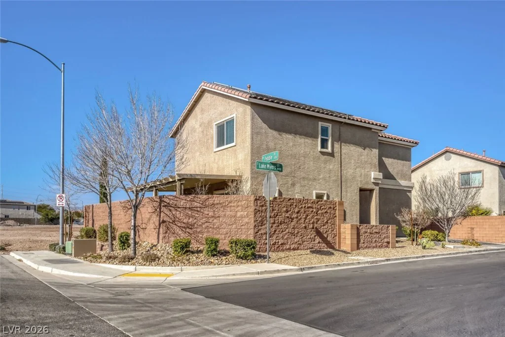 8881 Lake Myers, Las Vegas, NV 89139