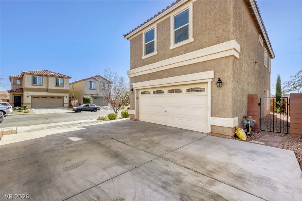8881 Lake Myers, Las Vegas, NV 89139