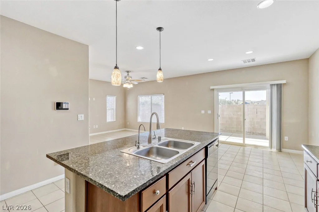8881 Lake Myers, Las Vegas, NV 89139
