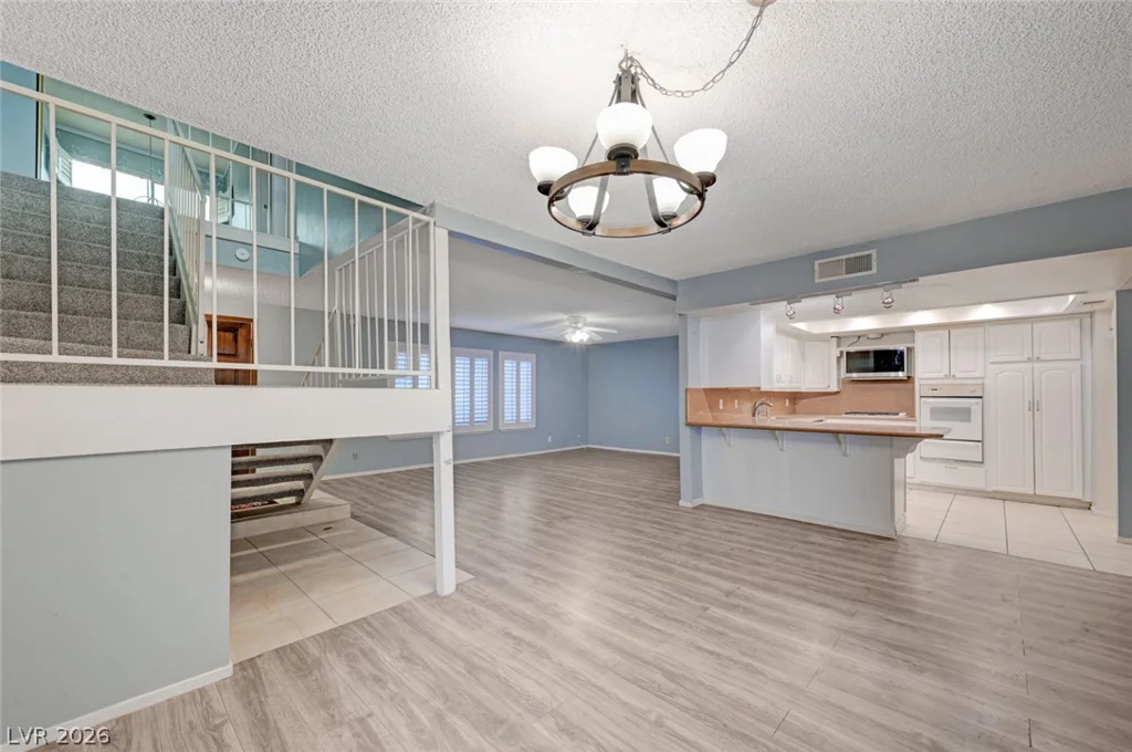 3518 Blackstone, Las Vegas, NV 89121