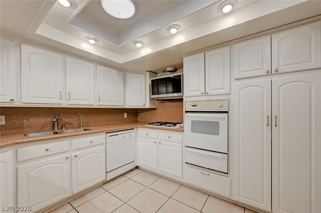 3518 Blackstone, Las Vegas, NV 89121