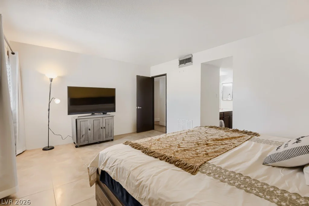 750 Royal Crest, Las Vegas, NV 89169