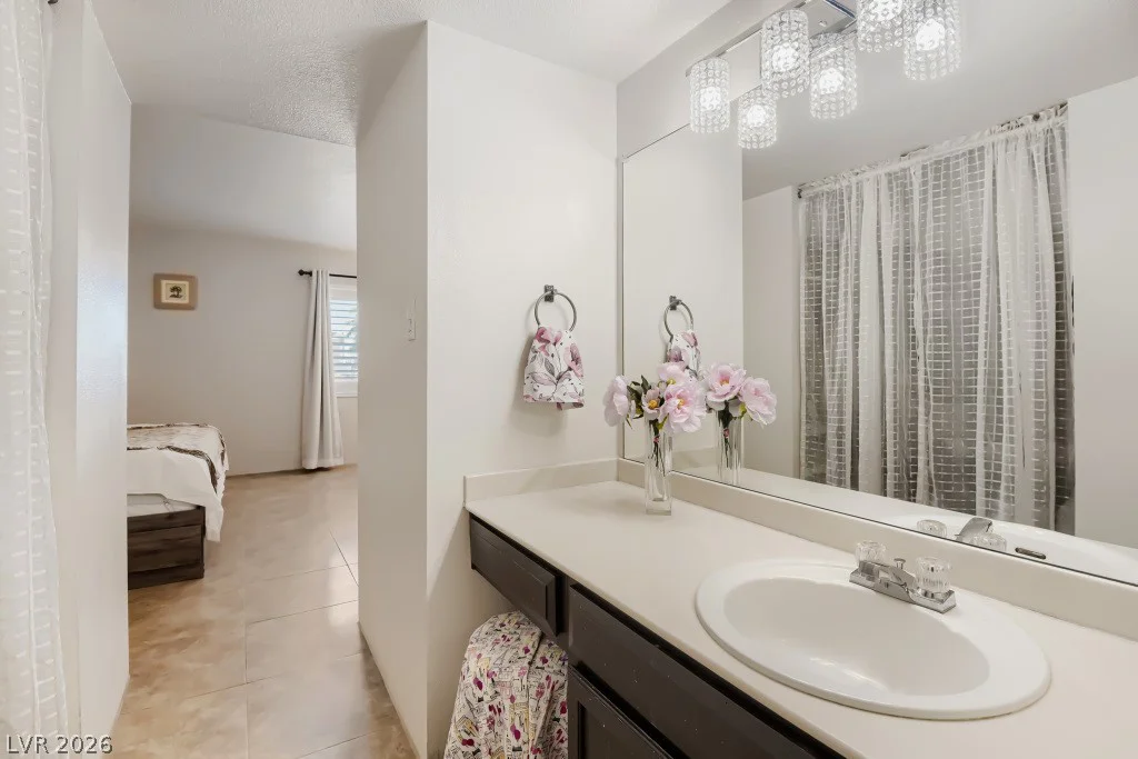 750 Royal Crest, Las Vegas, NV 89169