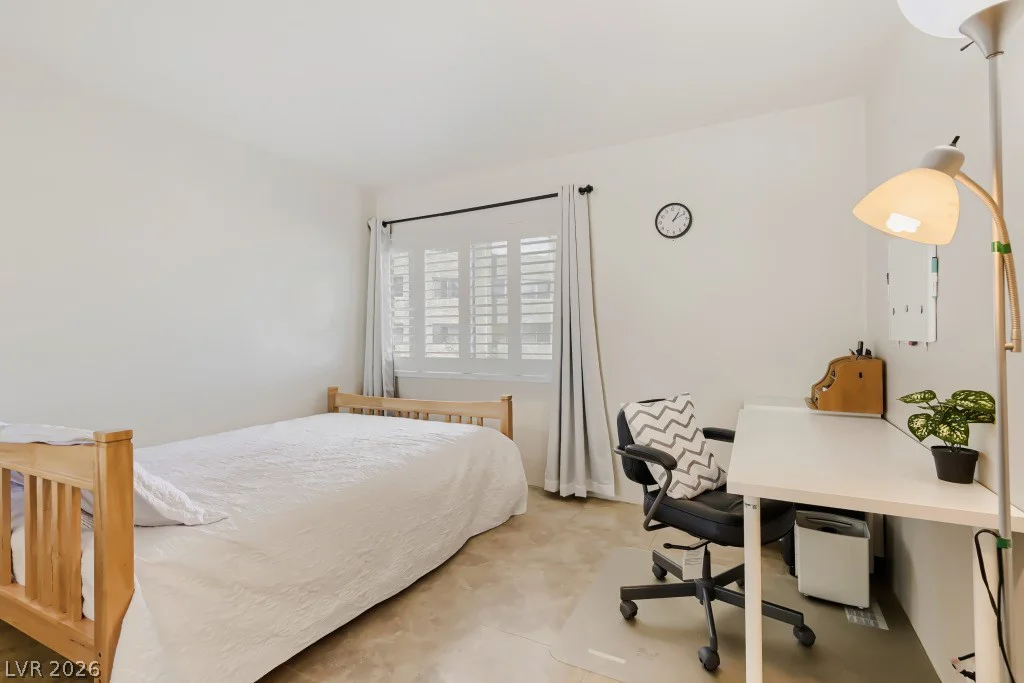 750 Royal Crest, Las Vegas, NV 89169
