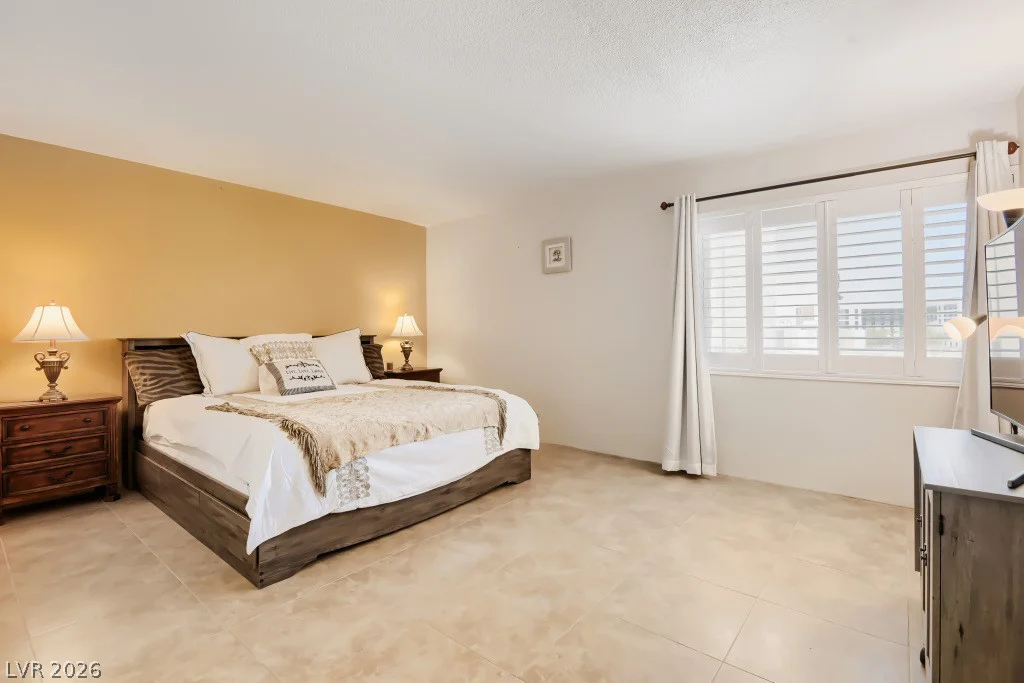 750 Royal Crest, Las Vegas, NV 89169