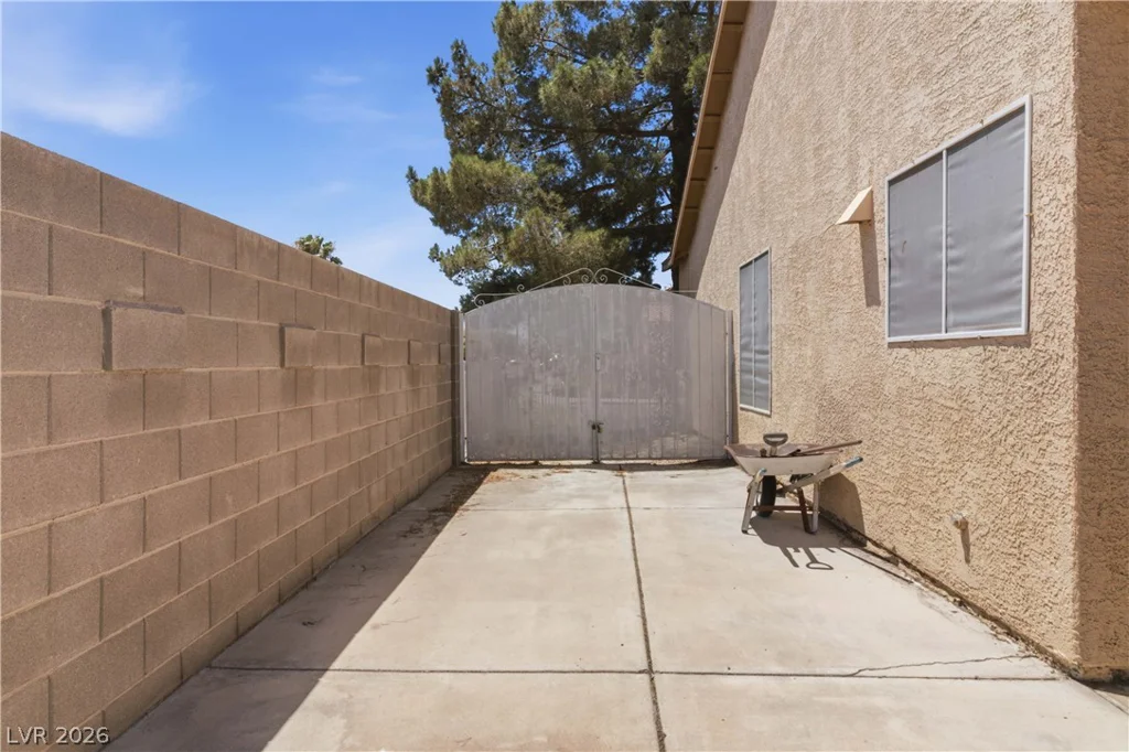 2400 Soldier Creek, Las Vegas, NV 89106