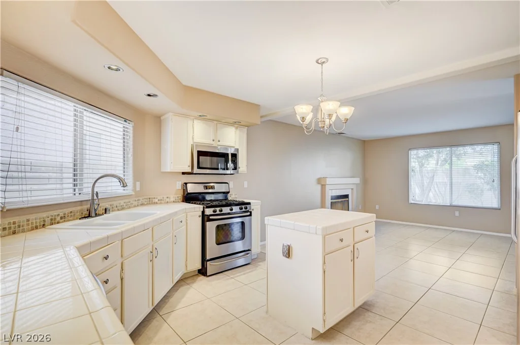 8208 Renfrew, Las Vegas, NV 89145
