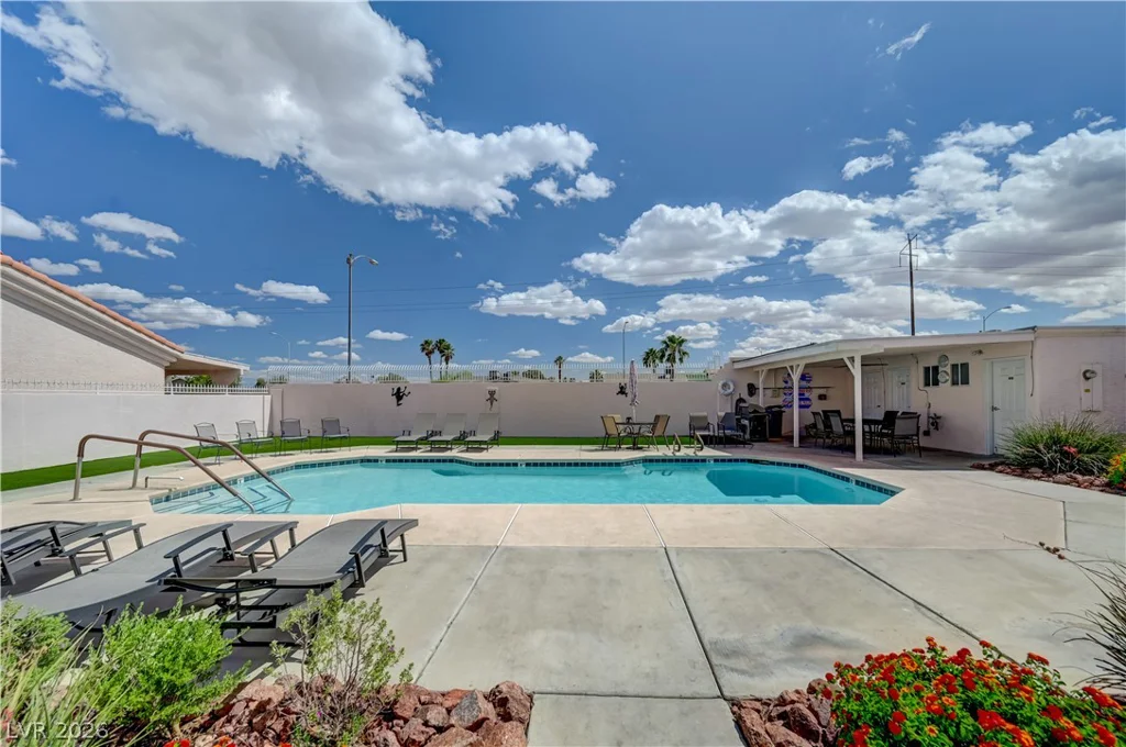 8208 Renfrew, Las Vegas, NV 89145