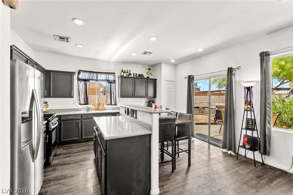 2142 Seattle Shore, Las Vegas, NV 89115