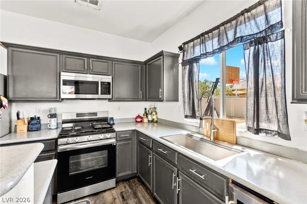 2142 Seattle Shore, Las Vegas, NV 89115