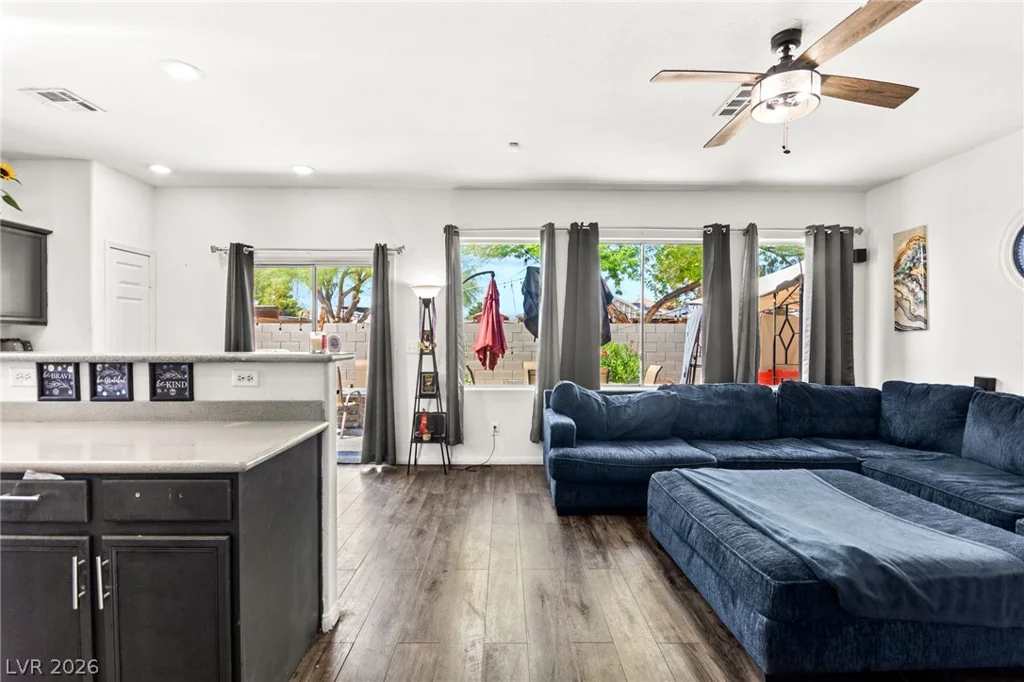 2142 Seattle Shore, Las Vegas, NV 89115
