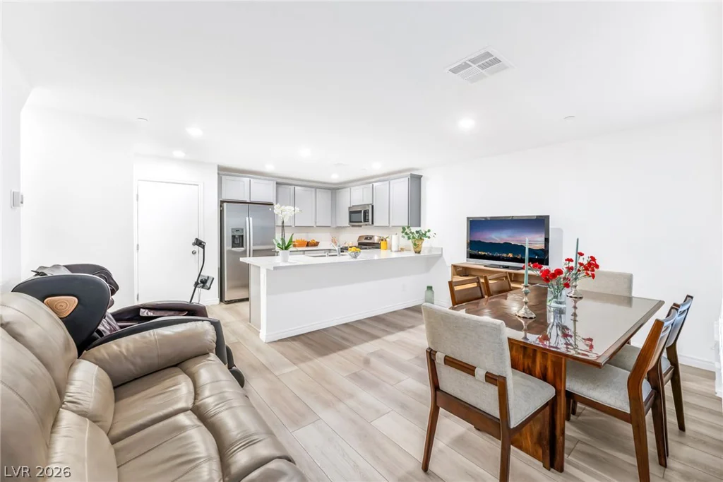6252 Foxes Dale, Las Vegas, NV 89166