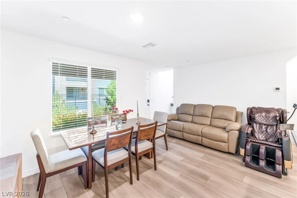 6252 Foxes Dale, Las Vegas, NV 89166