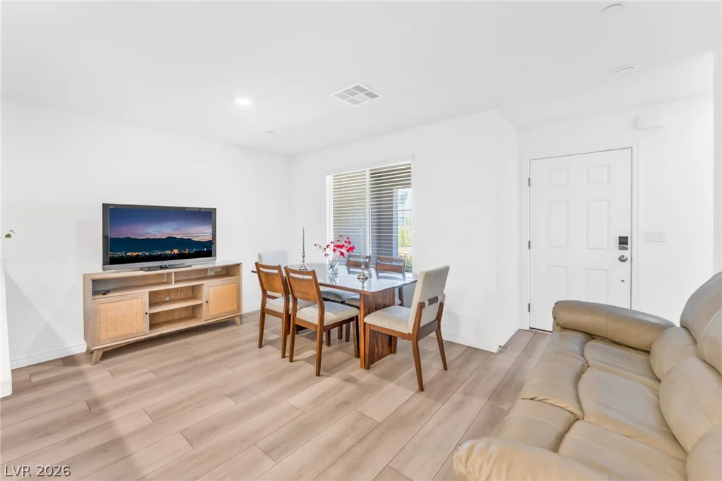 6252 Foxes Dale, Las Vegas, NV 89166