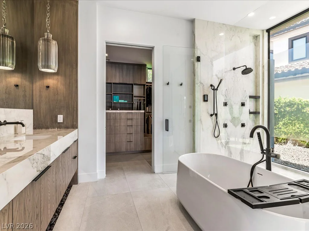 8733 Newport Isle, Las Vegas, NV 89117