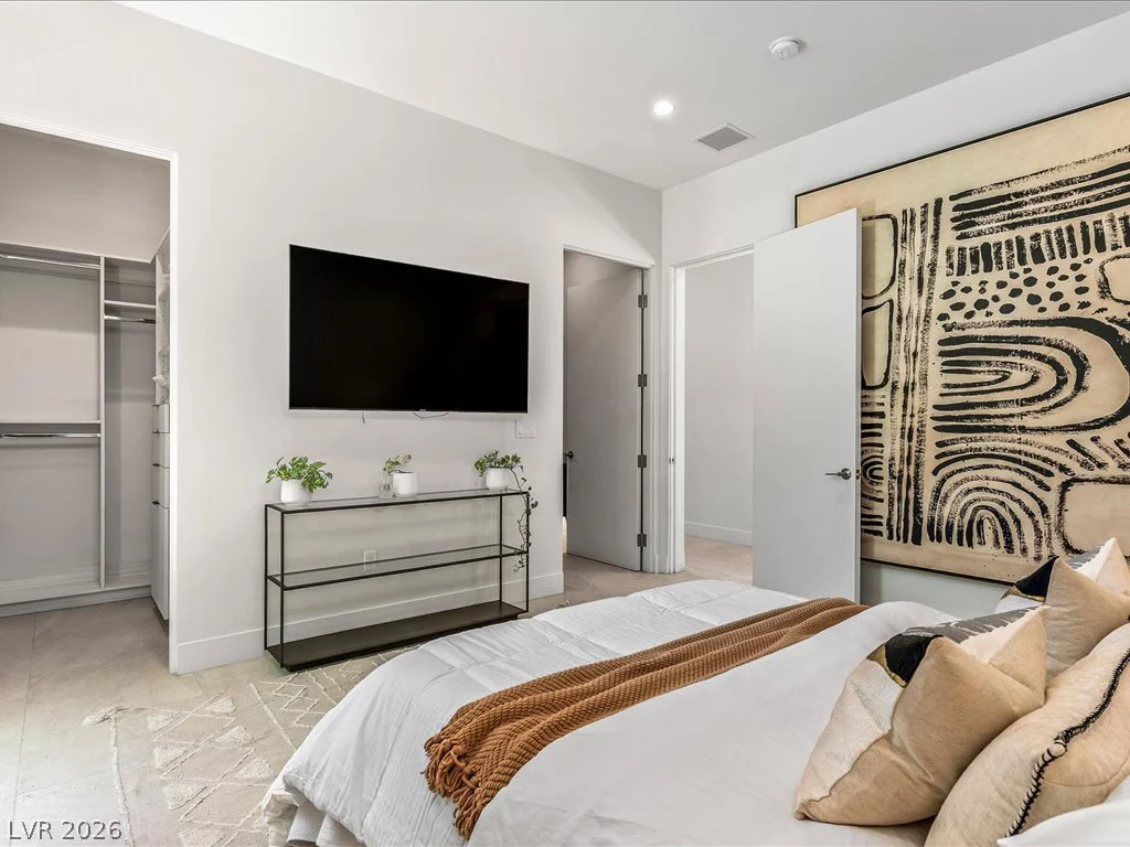 8733 Newport Isle, Las Vegas, NV 89117