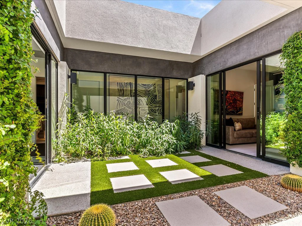 8733 Newport Isle, Las Vegas, NV 89117