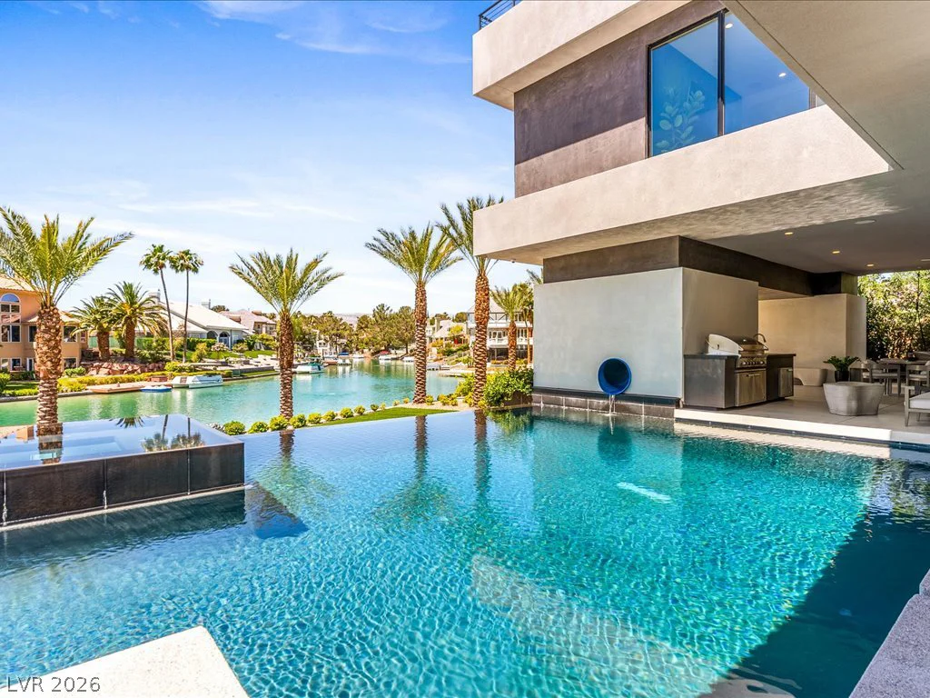 8733 Newport Isle, Las Vegas, NV 89117