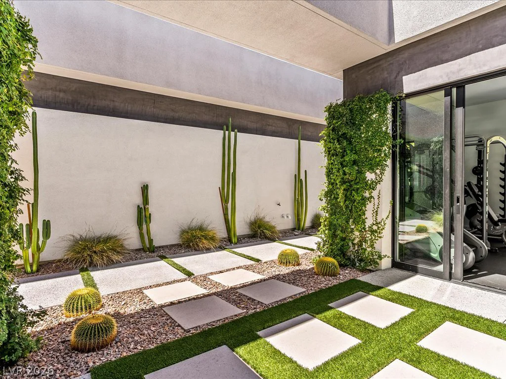 8733 Newport Isle, Las Vegas, NV 89117