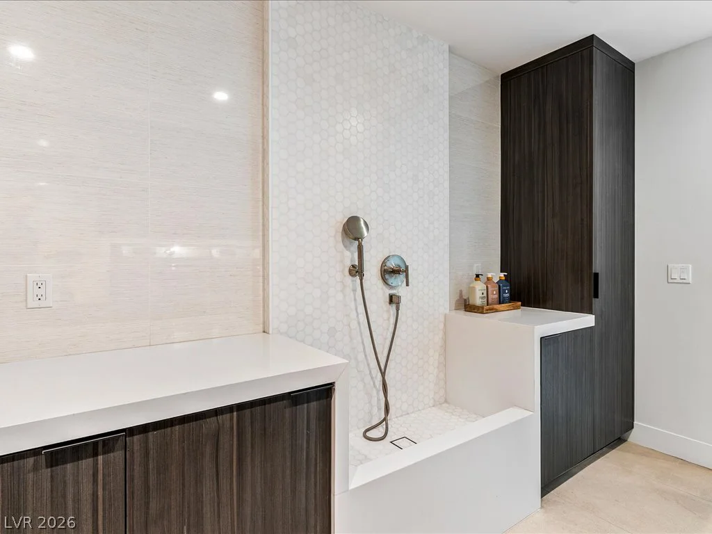 8733 Newport Isle, Las Vegas, NV 89117
