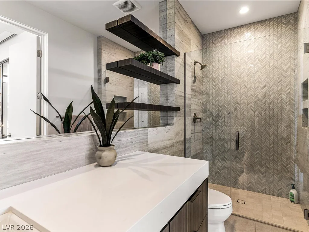 8733 Newport Isle, Las Vegas, NV 89117